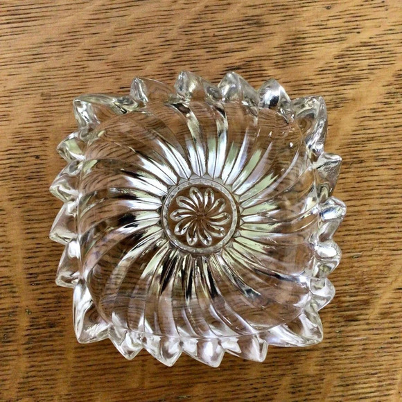 Vintage Clear Swirl Glass Square Ashtray - Picture 3 of 6